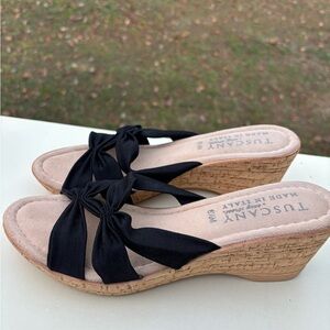 Women’s sandals. Wedge heels. Black. 6.5M.